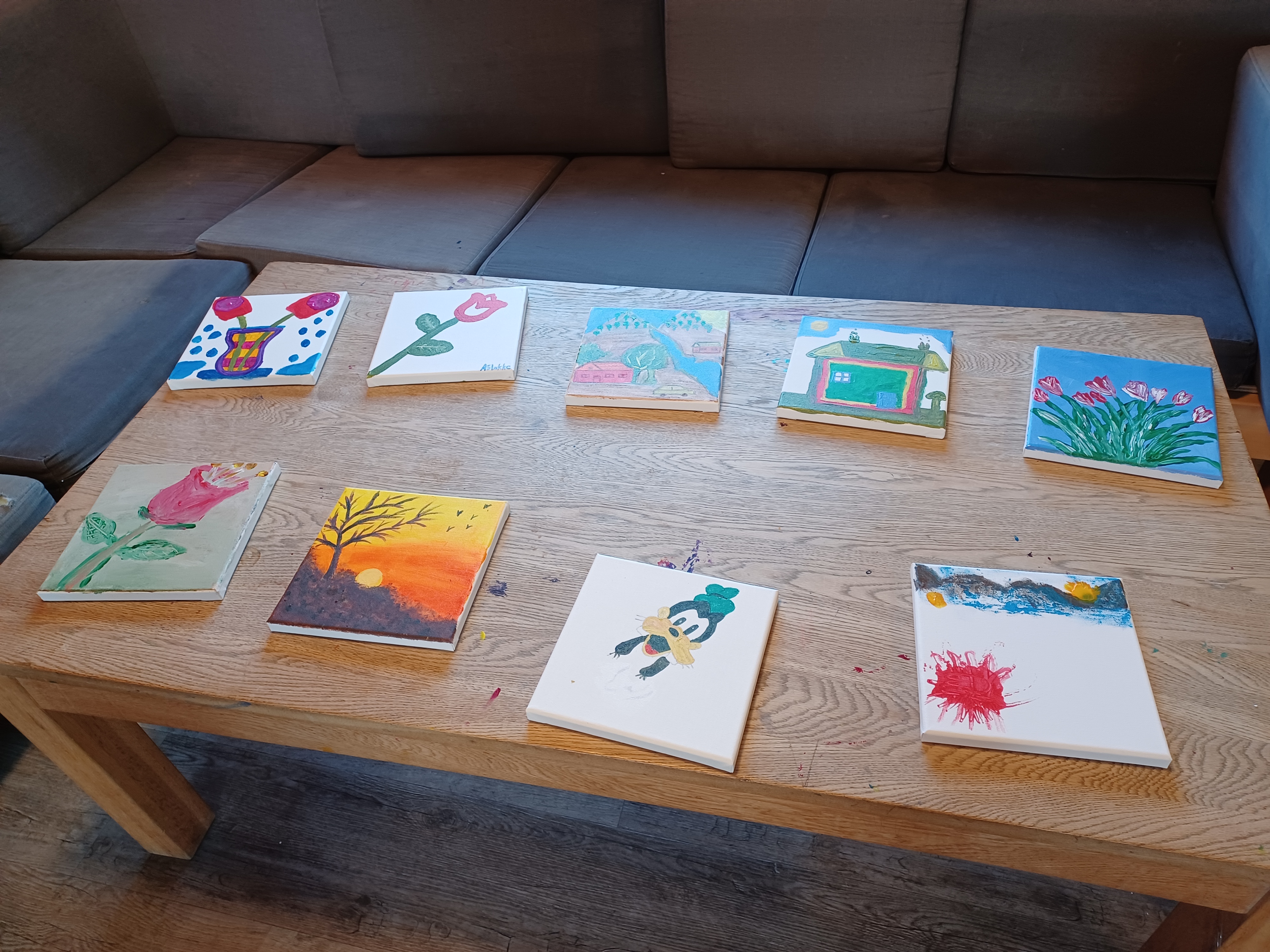 Malerier lavet af voksne i klubben