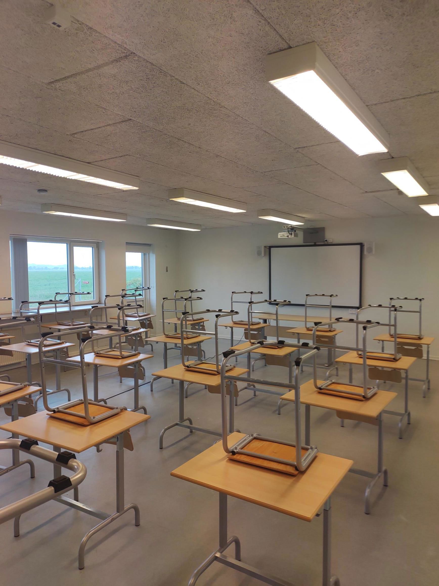 Klasselokale på Voksenskolen i Brøns